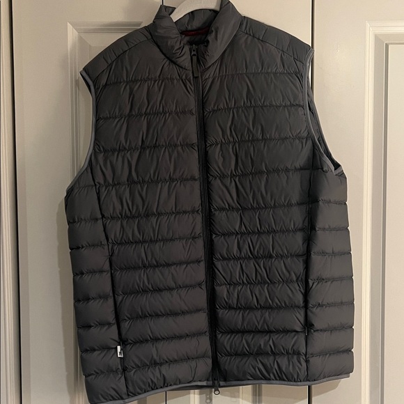 Johnnie-O Puffer Vest - Picture 2 of 5